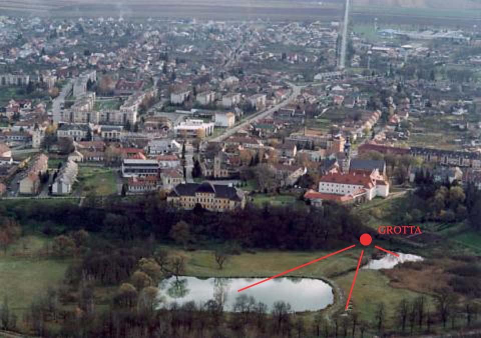 Az 1990-es években Kiss József vezetésével és Majcher Tamás régész felügyeletével feltárási és helyreállítási munkálatokat végeztek a grottán.