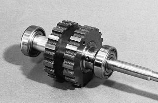 Hibrid léptetőmotorok Változó reluktancia és állandó mágnes kombinációja.