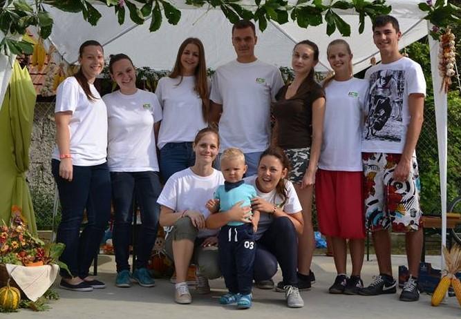 15 Mládežnícka skupina VIA NOVA Ako už aj názov organizácie napovedá, jedná sa o skupinu mládeže, ktorí cítia zodpovednosť voči svojej rodnej dedine.