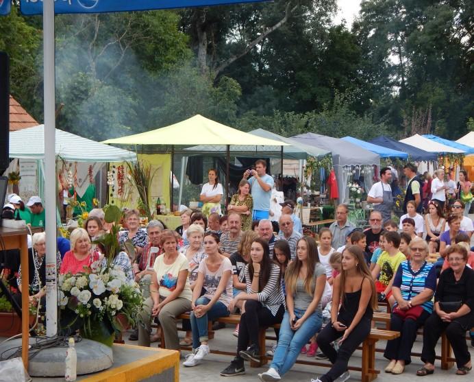 17 Obecné oslavy Tradičný "guláš cup" v Čechynciach sa konal 22.8.2015 už po šiestykrát pri príležitosti Obecných dní.