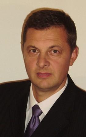 Príhovor starostu obce Čechynce 2 Vážení spoluobčania, nakoľko starý rok je za nami a už prebieha rok 2016 dovoľte mi, aby som Vás pozdravil a touto cestou Vám predstavil stručnú bilanciu činnosti