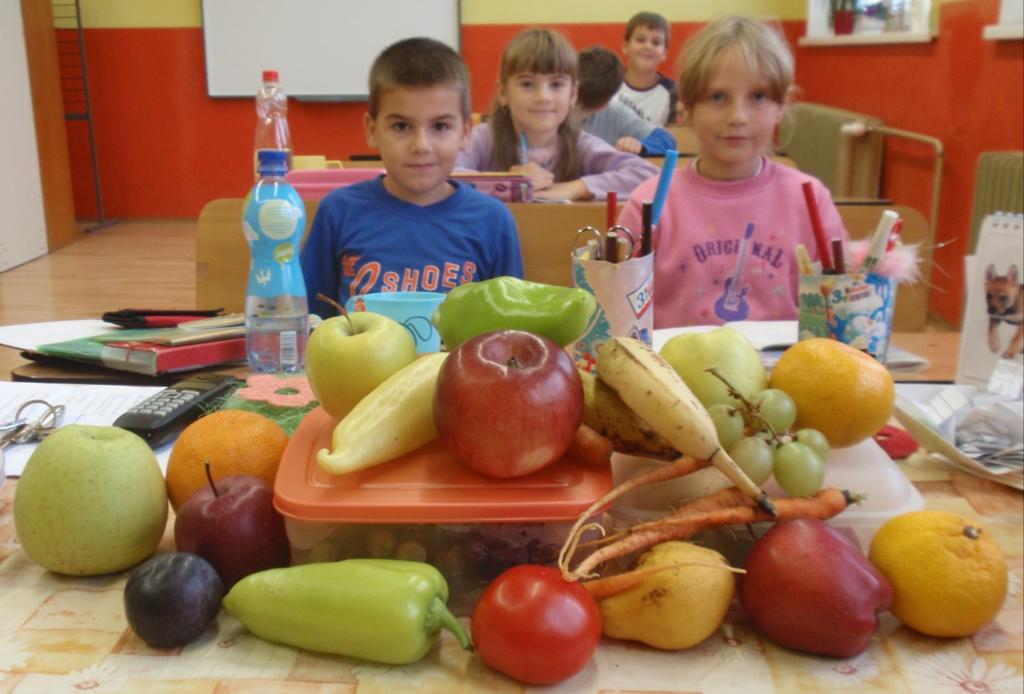 Zo života našej školy 8 Čas rýchlo plynie a zo školského roka 2015/2016 ukrojil už niekoľko mesiacov, počas ktorých sme na škole stihli zrealizovať niekoľko zaujímavých aktivít a akcií.
