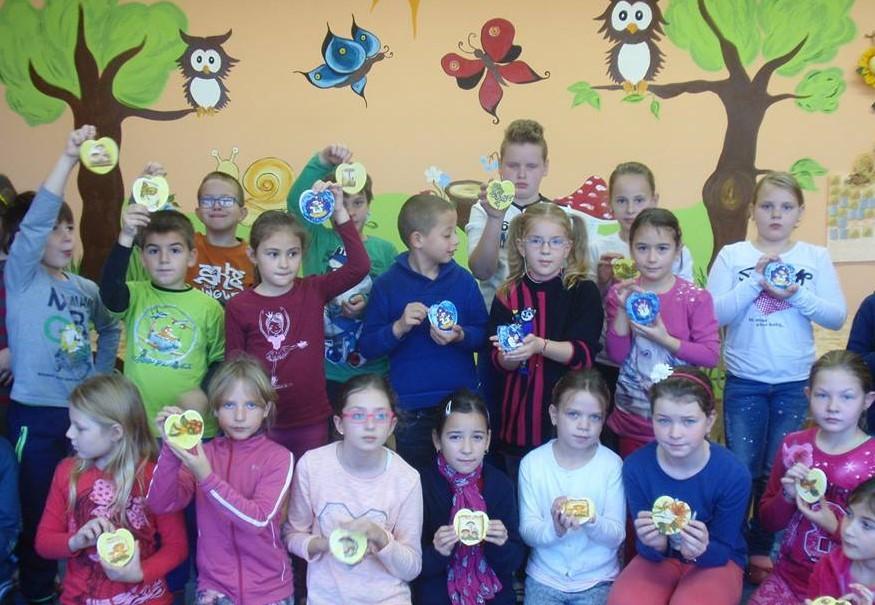 mohli prejaviť i v aktivite Vyzdobme naše Staré divadlo v Nitre, do ktorého sme odovzdali na výzdobu nádherné priestorové a dekoračné výrobky, ale aj výkresy s vianočnou tematikou.