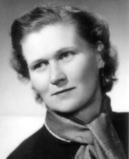 140 Elemi iskoláit Bátyúban (Bereg megye) végezte. A Beregszászi Állami Gimnáziumban érettségizett 1935-ben.