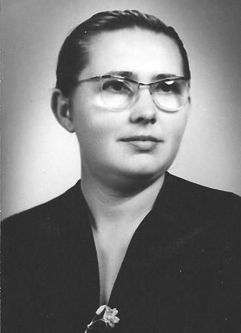 150 S Sarkadi Károlyné Balogh Erzsébet (1928-2003. ): tanító. 1928. november 18-án született a Hajdú-Bihar megyei Mezősason, Balogh Béla és Kiss Jolán gyermekeként.