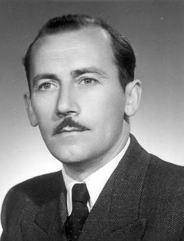 59 H Hallay Gyula (Nagyfüged, 1918. március 6. - Debrecen, 1984. október 12.): kántor-tanító. Apját, aki Boconádon (Heves megye) volt kántor-tanító hat éves korában elvesztette.