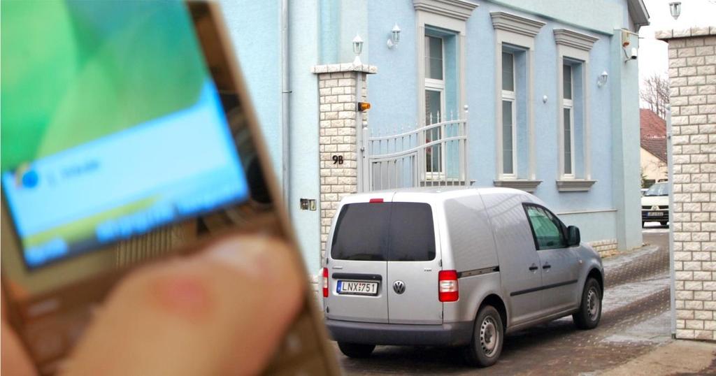 5. Telefnhívás - Nem szükséges ajtónként külön-külön lvasó-egységet telepíteni. - Használata: Egy kimenő hanghívást indítunk a felhasználó telefnjáról.