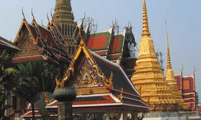 th Fakultatív programok BANGKOKBAN és környékén Királyi Palota és Smaragd Buddha Templom (4 órás, belépőkkel) A királyi dinasztia színpompás épületeiben, dísz kertjeiben és tróncsarnokaiban