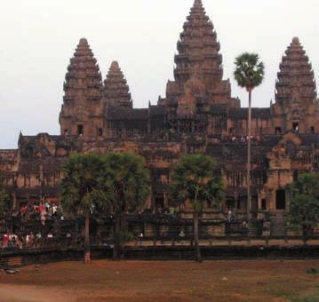 ANGKOR/ PHNOM PENH 5 nap / 4 éj + idilli pihenés Thaiföldi üdülésénél nemcsak remek kiegészítő programja, hanem az egész utazás fénypontja lehet az egykori gazdag Khmer Birodalom pompás örökségeinek