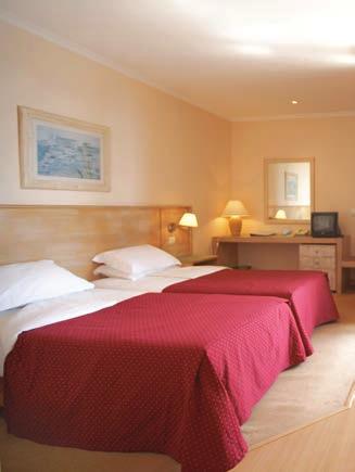 HOTEL DORISOL BUGANVILIA*** - Funchal A csodálatos tengerparti sétány és a híres Lido mindössze 400 m-re található,