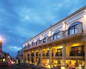 Szórakozóhelyek, üzletek, buszállomás a közelben. HOTEL 115 the strand *** - sliema Közvetlen tengerparti sétányon fekvő hotel közel Vallettához.