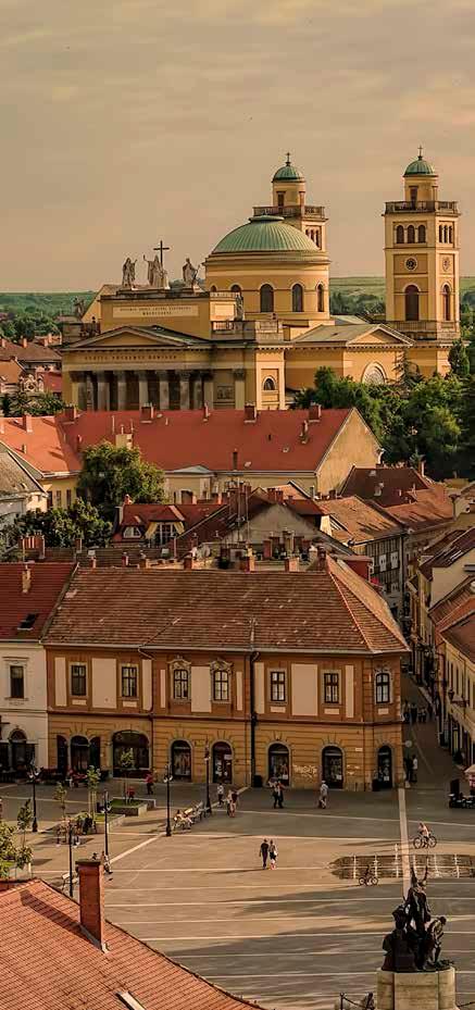 orgona az ország legnagyobb ilyen hangszere! A templommal szemközt áll a késő barokk kori Líceum.