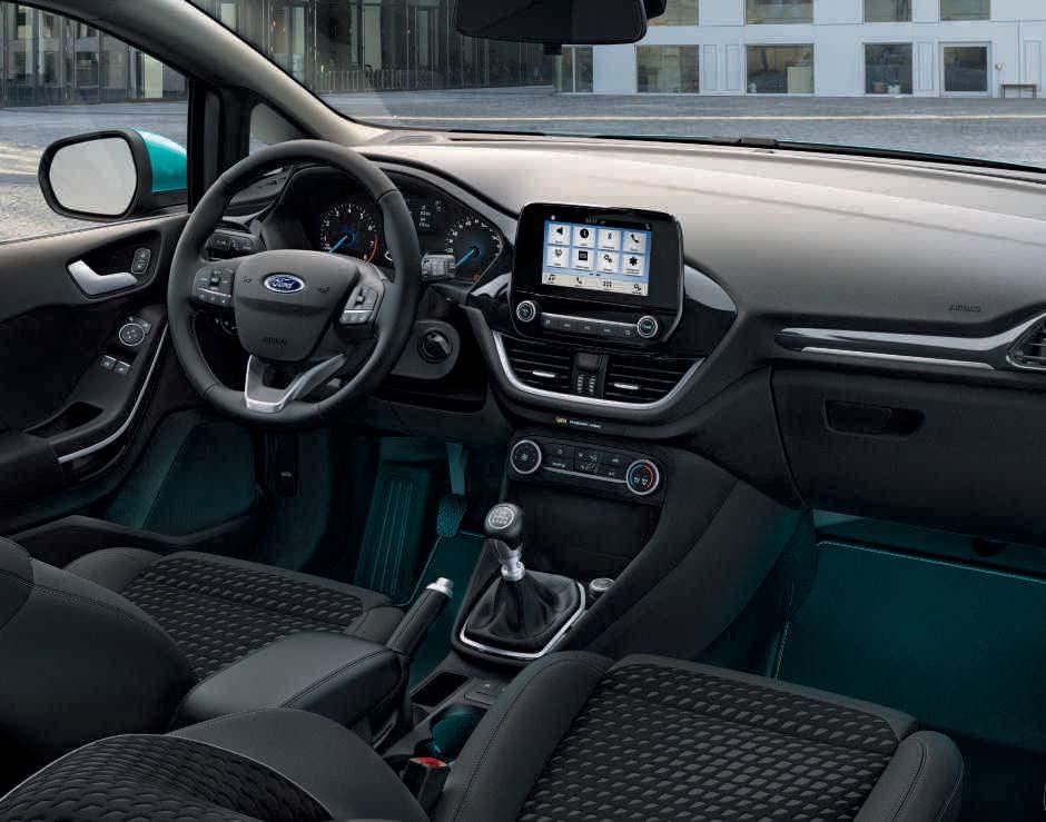 csatlakozó Prémium tetőkárpit Karosszéria-típusok: 5 ajtós Motorok: Benzin 1.0 Ford EcoBoost (100/125 LE), 1.