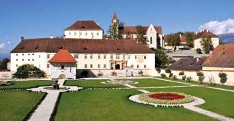 A Golling-i vízesés megtekintése után a szállás elfoglalása (2 éj). temető, Festspielhaus. Látogatás a híres Hellbrunni vízikastélyban és kertjében.
