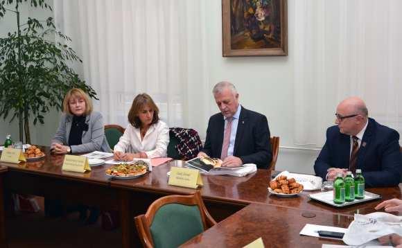 a kkv-szektor uniós pályázatokon való részvételének esélyeit.