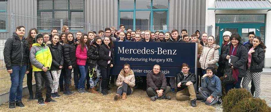működtetése (beiskolázási irányok és arányok meghatározása), Életpálya-tanácsadási szolgáltatás, pályaorientáció, Szakképzési rendezvények szervezése, Szakma Sztár Fesztivál