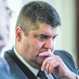 Lokál Fotók: MTI Hagyó Miklós Botka László úgy tesz, mintha semmi köze nem lenne az elmúlt évtizedek szocialista kormányaihoz, pedig a szegedi polgármester még a Bokros-csomagot is megszavazta írja