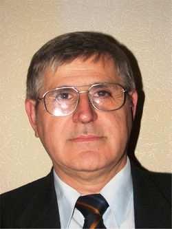 Tolnai Béla vízműves pályafutását 1978-ban gépészmérnökként kezdte a Fővárosi Vízműveknél. A Budapesti Műszaki Egyetemen szerzett.