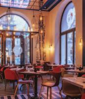 vált. A Hotel Moments építészeti koncepciója a volt palotaépület meglévő értékeiből