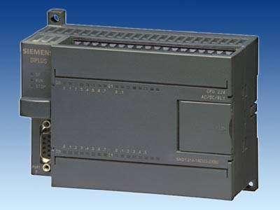 Ezenkivül a PLC CPU egysége tartalmmazza a szükséges program és adatmemóriát, valamint a kommunikációs vezetékeket (buszt) a különböző ki bemenőegységek csatlakoztatásához.