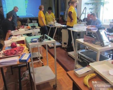 12 lézerhírek 12. ábra: Lézerworkshop az Ecto Dermán. 13. ábra: Diódalézer alkalmazásának gyakorlása malacfejen. Tasakkezelés. 14. ábra: Klinikai gyakorlati lézertanfolyam az Ecto Dermán.