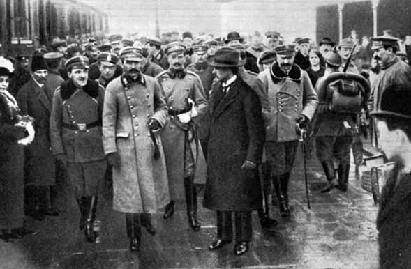 mányos barátságra épít magyar és a lengyel állam közös akarata volt. Az els világháború után átalakult Európában a két ország kereste az együttm ködés lehet ségeit.