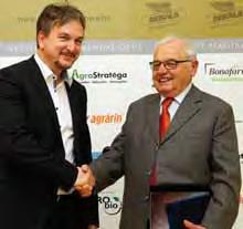 31 Dr. Kádár Aurél lett az Év Agrárembere díj 2016 növényvédelemkategóriájának győztese A Nufarm Hungária Kft.