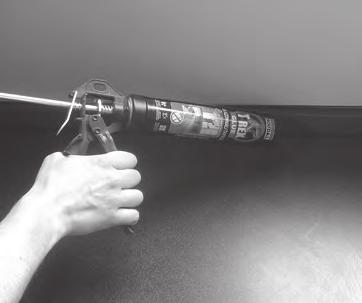ragasztóerővel. Kifejezetten porózus felületekre alkalmas. Oldószertől és szilikontól mentes, semleges szagú, vizes rendszerekkel átfesthető és 24-48 óra után terhelhető.