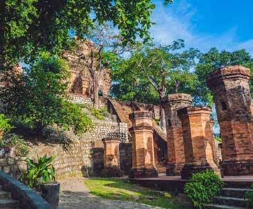 A panoráma városnézés során a Botanikai és Zoológiai Park, a Városháza és a Ho Chi Minh Kert látható.