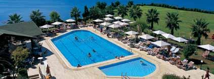 Antalya Club H. Falcon **** (Lara) Közvetlenül a tengerparton, kb. 5 km-re a városközponttól és kb. 17 km-re Antalya repülőterétől. 1993-ban épült, 2014-ben teljesen felújították.