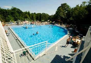 erkély étterem lobby és pool bár külső medence játszótér Térítésmentes: nyugágy,
