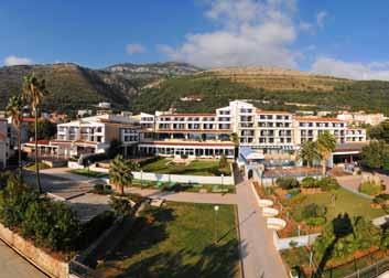 HOTEL VILLA OLIVA **** A szállodakomplexum Petrovac központjában egy