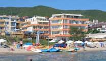 vágyóknak. HOTEL IRIS BEACH*** Robinson Tours besorolás: ***+ A szálloda Naposparttól kb.