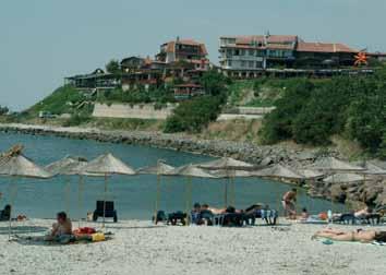 aprókavicsos strand várja a fürdőzőket bővített kontinentális reggeli Neszebár óvárosi