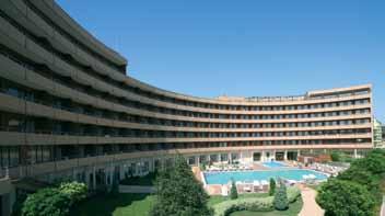 GRAND HOTEL POMORIE***** A szálloda Pomorie észak-keleti részén, a Fekete-tenger és a Pomorie tó között, közvetlenül a tengerparton található.