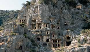 Pamukkale és Hierapolisz Egész napos kirándulás Törökország legismertebb látványosságához, amely a világ egyik ritka csodája és az UNESCO Világörökség része.