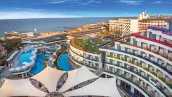 Resort területén) kosárlabda strandröplabda asztali tenisz darts animációs programok 2 diszkó Térítés ellenében: masszázs jacuzzi biliárd játék automaták teniszütő és labdabérlés teniszpálya