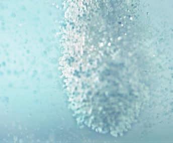 A víz készülékbe történô bevezetése során az AutoDos automatikusan adagolja a megfelelô mosószer mennyiséget, amelyet a ruhatöltet mennyiségéhez, a textíliák szennyezettségi fokához és a kiválasztott
