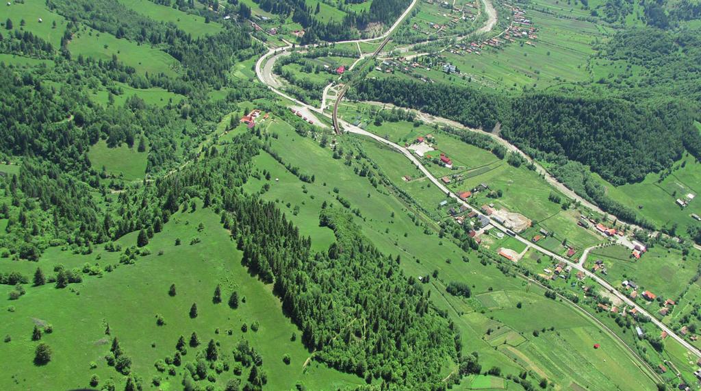 2. Turisztikai Csomag: Gyimesbükk Csíksomlyó: 2 nap, 47,5 km 1. nap: Kontumáci kápolna Apahavas Ugrapataka Gyimesfelsőloki templom/szent Erzsébet Gimnázium: 20,7 km, 8-9 óra 2.