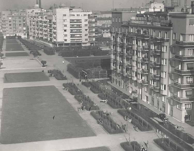 eredményeképpen minden historizáló részlet eltűnt, a félnyeregtető helyére