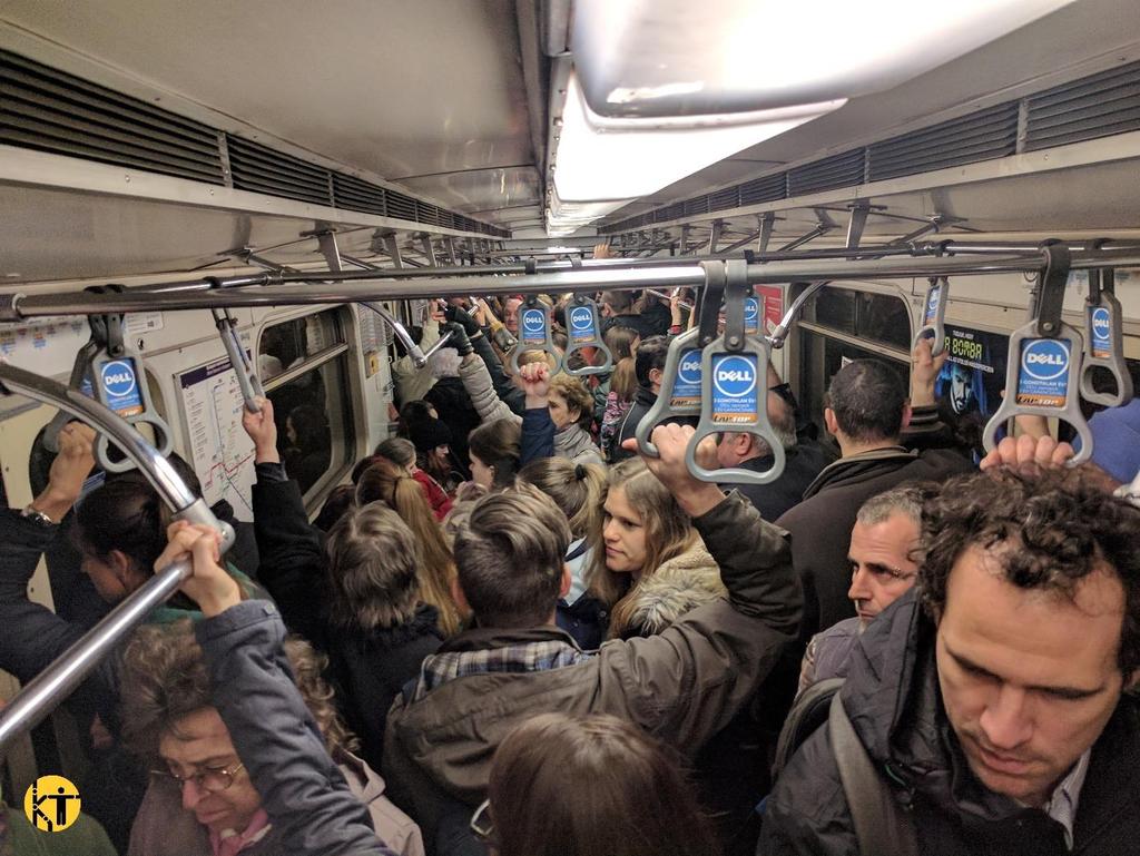 JAVASLATCSOMAG AZ M3-AS METRÓ PÓTLÁSÁRA Ha a Fővárosnak végre sikerül egy eredményes közbeszerzést lefolytatnia az M3-as metró felújításának kivitelezésére, Budapest közlekedésszervezésében az