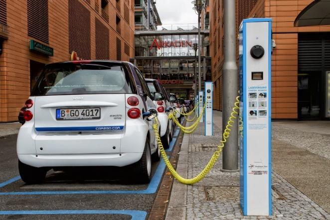 Smart grid energiaellátó infrastruktúra energia és információ áramlás az okos hálózat elemei között a töltési igények összehangolása a