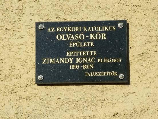 falazott mellvéd, pincelejárat nyílászárók: eredeti ajtók, ablakok lábazat: vakolt kerítés: kő lábazat és kapupillérek, a