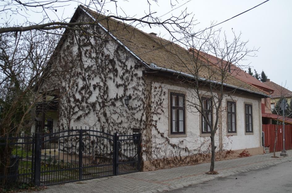helyi védelem alatt álló lakóépületek, épületrészek Alsóerdősor u. 8.