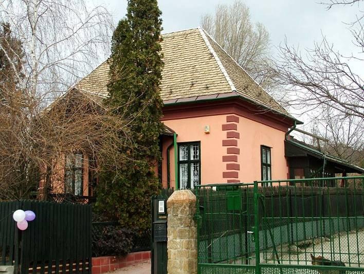 Árpád u. 11. (hrsz: 2199) villa TÖRÖKBÁLINT helyi védelem alatt álló lakóépületek, épületrészek megnevezése villa címe Árpád utca 11.