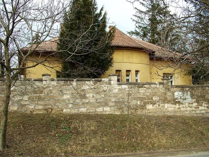 helyi védelem alatt álló lakóépületek, épületrészek Bartók Béla utca 24.