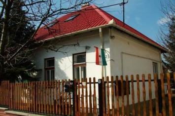 épületek