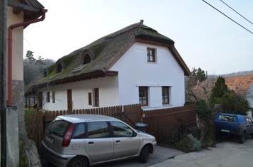 épületek