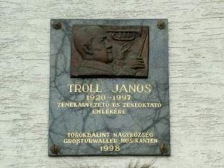 épületek