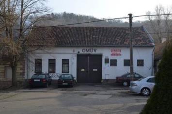 épületek